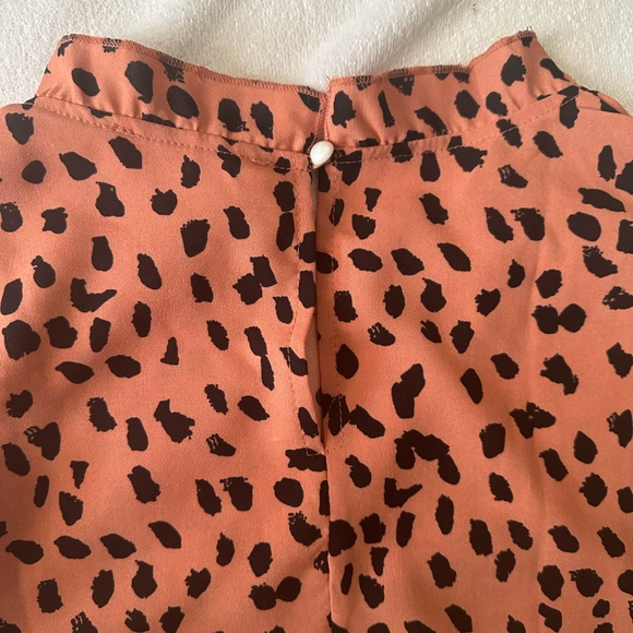 Casual Animal print top with Cap Sleeve Ruffle Neck Loose Babydoll blouse - Picture 3 of 6